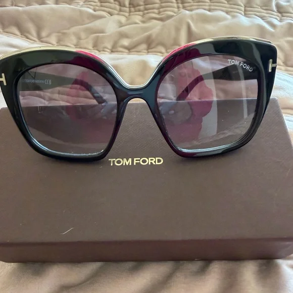 TOM FORD TF0944 CHANTALLE 01G Black Women's Sunglasses - Picture 2 of 8